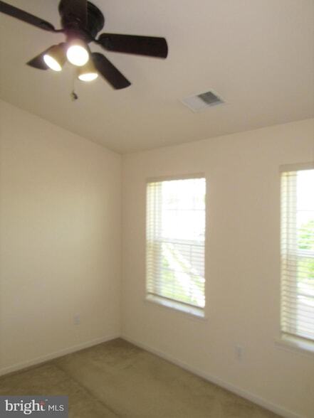 Building Photo - 220 Jenny Dr