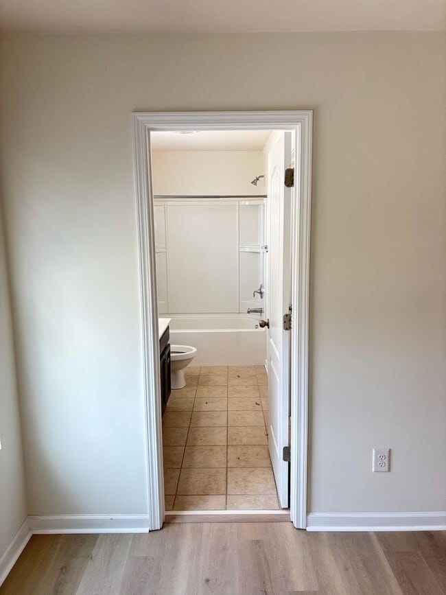 Building Photo - Renovated 3Bd, 2.5Ba End Unit Lake Norman Townhome with Fenced-in Yard and 1 Car Garage Coming Soon