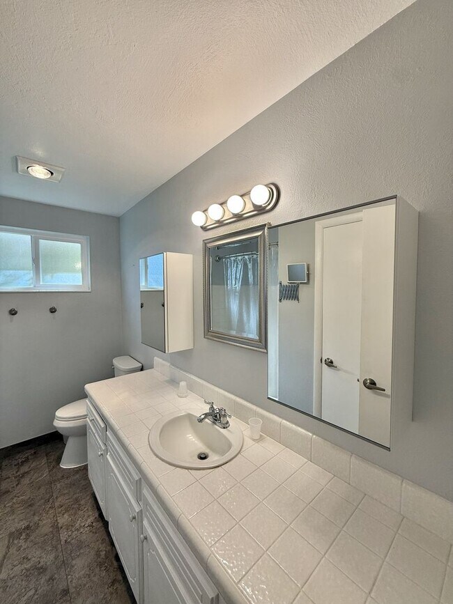 Building Photo - Charming 4-Bedroom Home in the Heart of Ce...