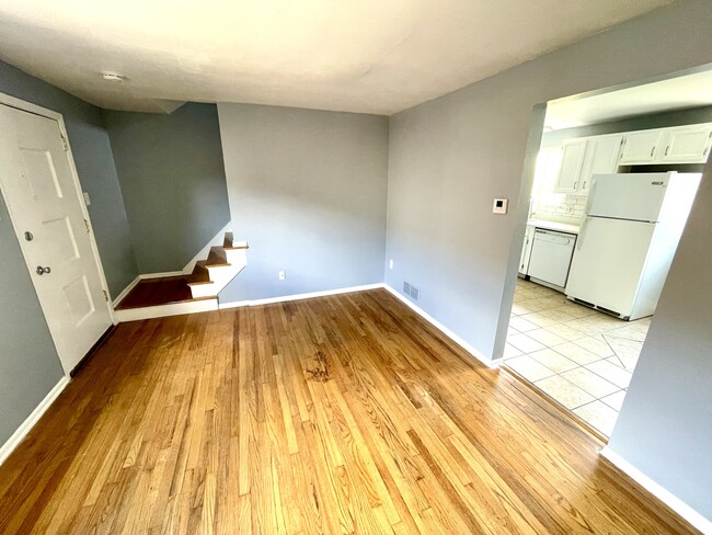 Building Photo - 440 Brierly Ln