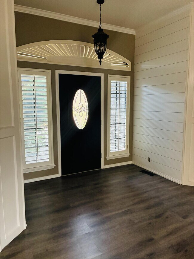 Building Photo - Beautiful Home in Westbury South Ready for Move-In!