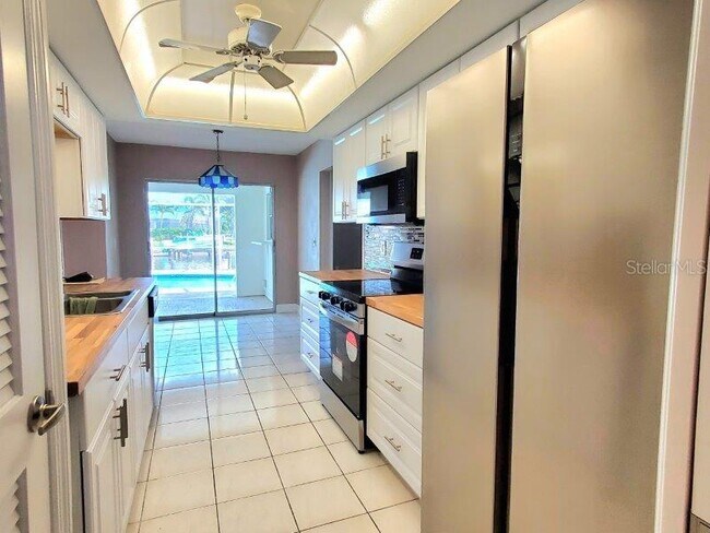 Building Photo - 910 Santa Brigida Ct