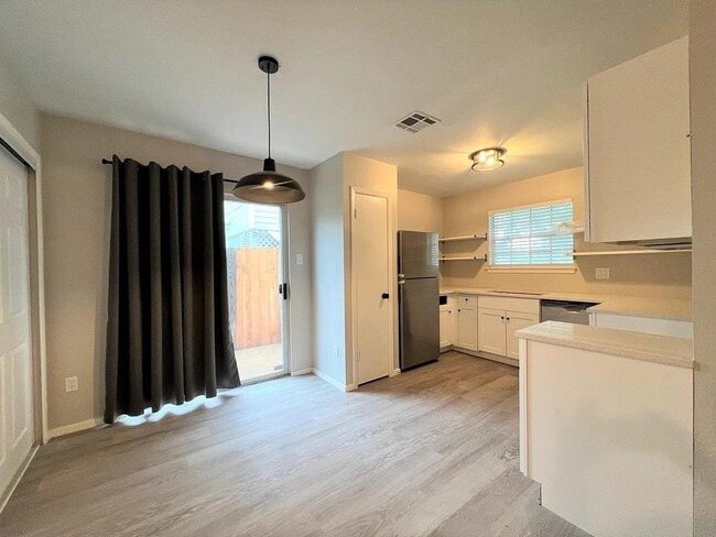 Building Photo - 12214 Thompkins Dr