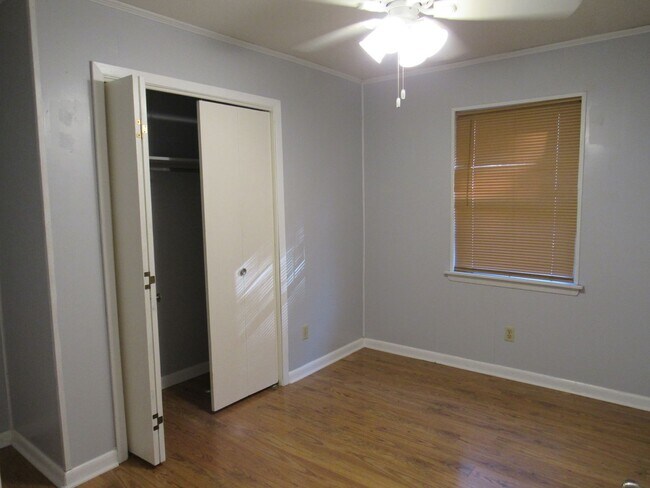 Building Photo - Contact Peggy 501 676 1758