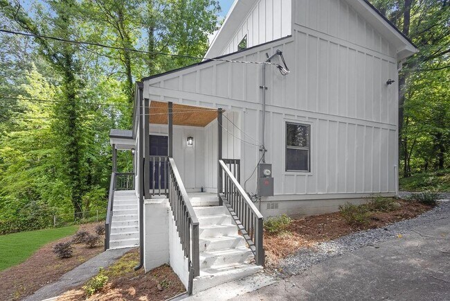 Building Photo - 1080 Westmont Rd SW