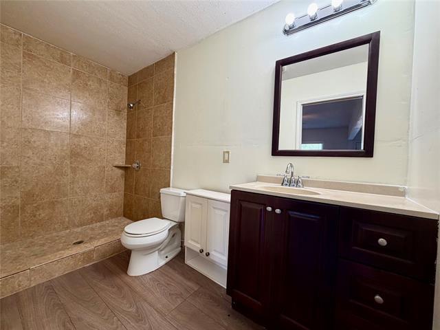 Building Photo - 805 Hillbrooke Dr