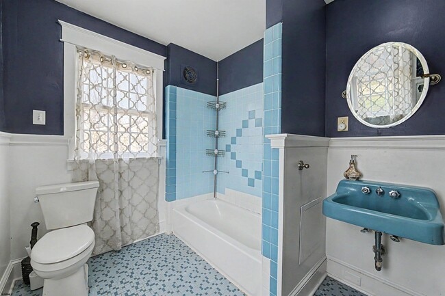 Building Photo - 615 Shore Rd