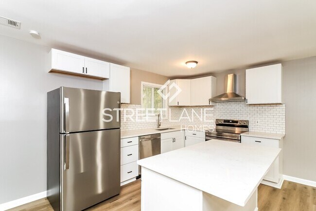 Building Photo - FIRST FULL MONTH OFF WITH 13 MONTH LEASE