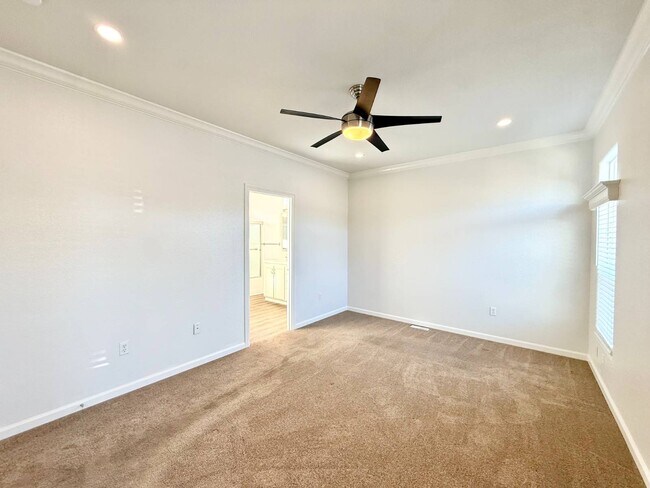 Building Photo - 80 Huntington St