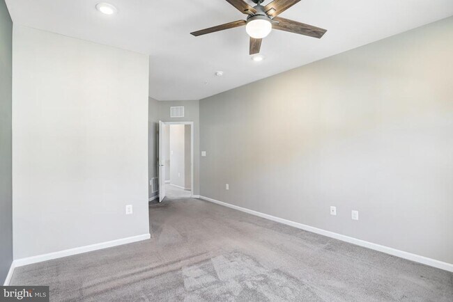 Building Photo - 23230 Milltown Knoll Square