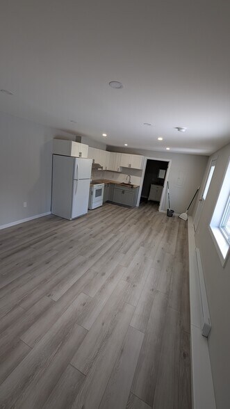 Building Photo - 3665 Essex Rd