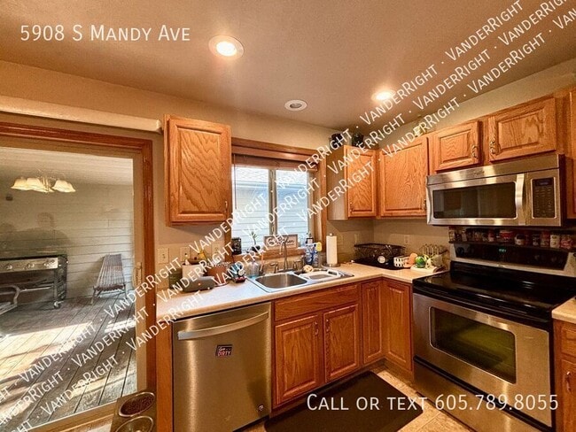 Building Photo - 5908 S Mandy Ave