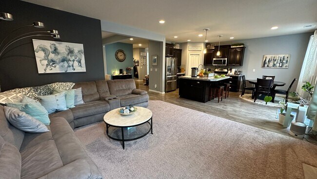 Building Photo - Gorgeous Corner lot 4 bed home! Happy Vall...