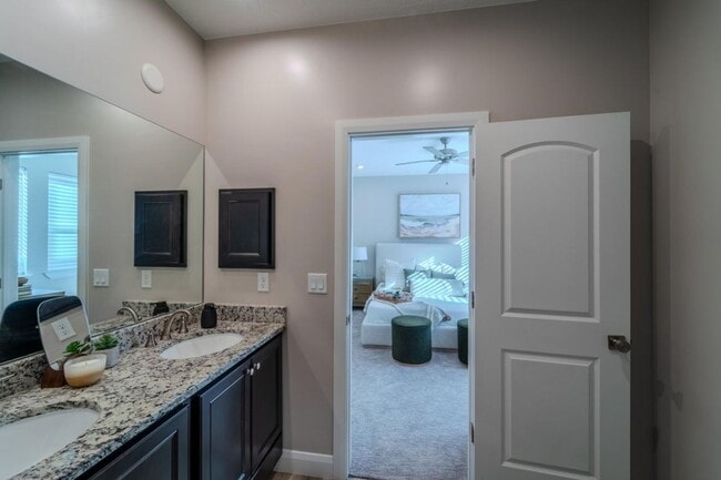 Building Photo - Beautiful 3 bed 2 bath + Den Home in Desert Color! Corner Lot!!