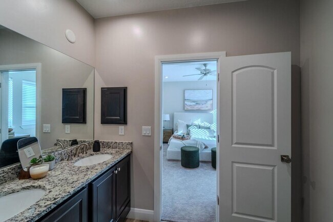 Building Photo - Beautiful 3 bed 2 bath Desert Color Home! ...
