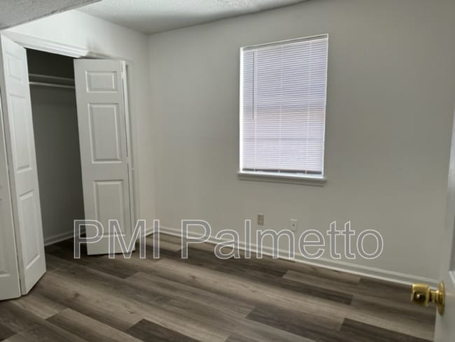 Building Photo - 106 Temple Walk Rd