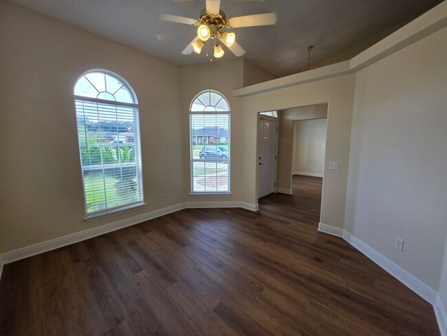 Building Photo - 4BR/3BA home with shed close to Navy Feder...