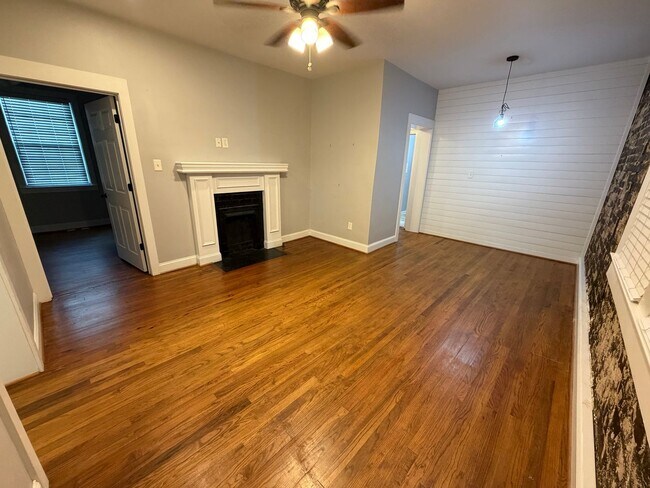 Building Photo - 3 Bedrooms, 1 Bathroom - Home in Celenease! *MOVE-IN SPECIAL!!*