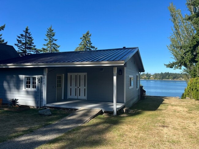 Building Photo - Beachfront Cabin on Henderson Inlet