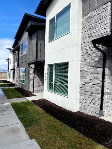 Building Photo - 424 W 40 S