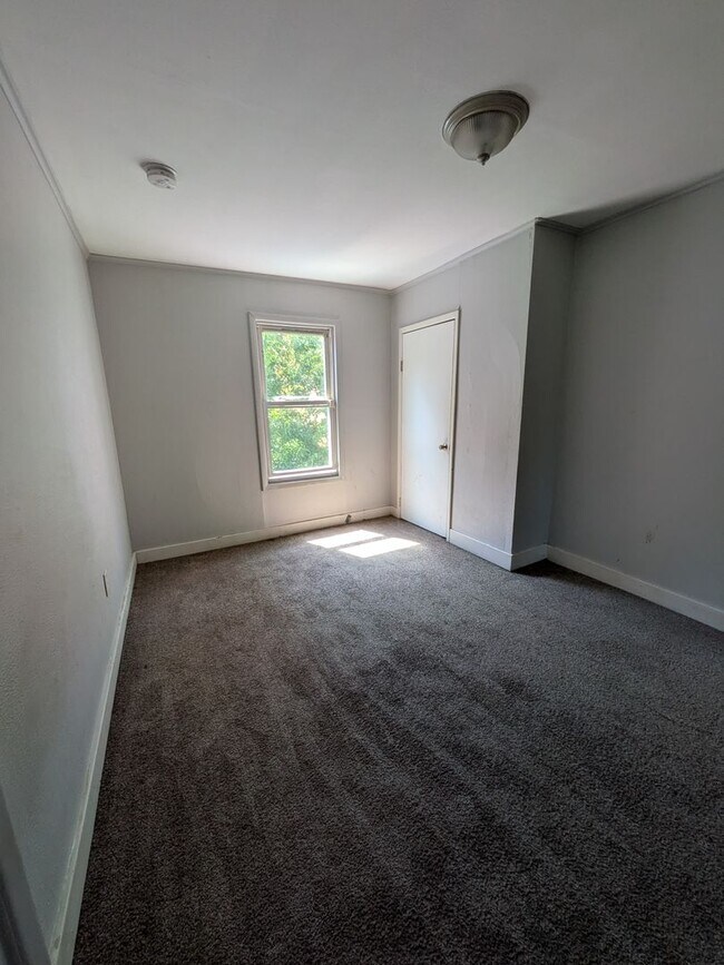 Building Photo - 447 Hays Ave