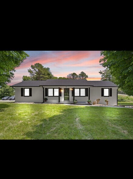 Building Photo - 100 N Brookhaven Dr