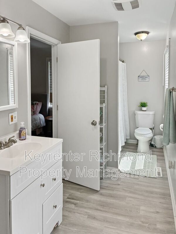 Building Photo - 10015 Seminole Rd