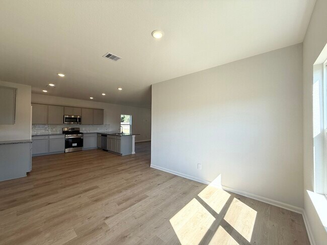 Building Photo - 15455 Foresail Ln
