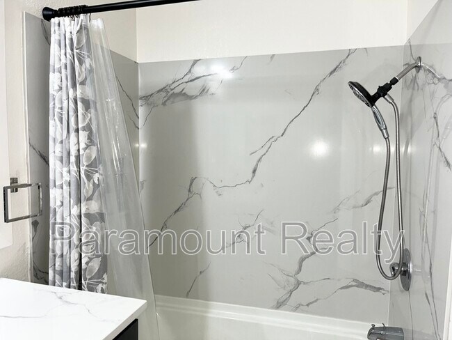 Building Photo - 1400 Bowe Ave