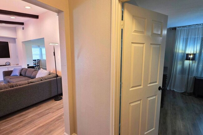 Building Photo - 1810 San Sebastian Ln