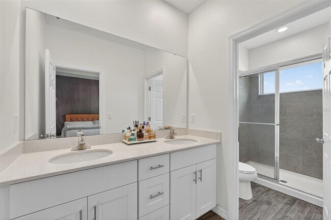 Building Photo - 1325 Stockwell Ave