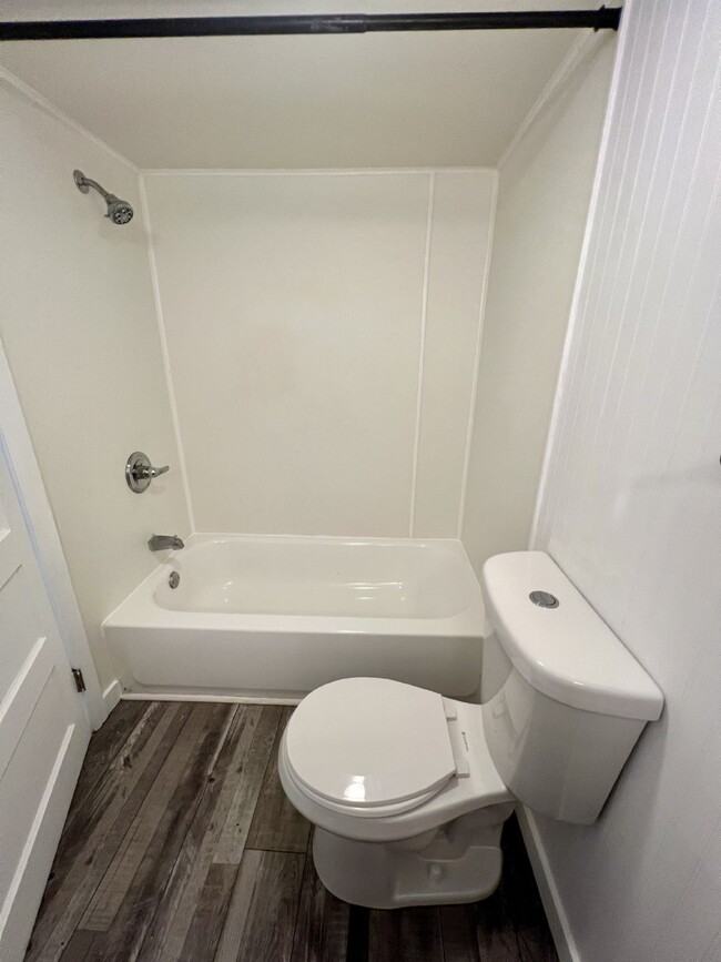 Building Photo - Recently updated basement apartment ready ...