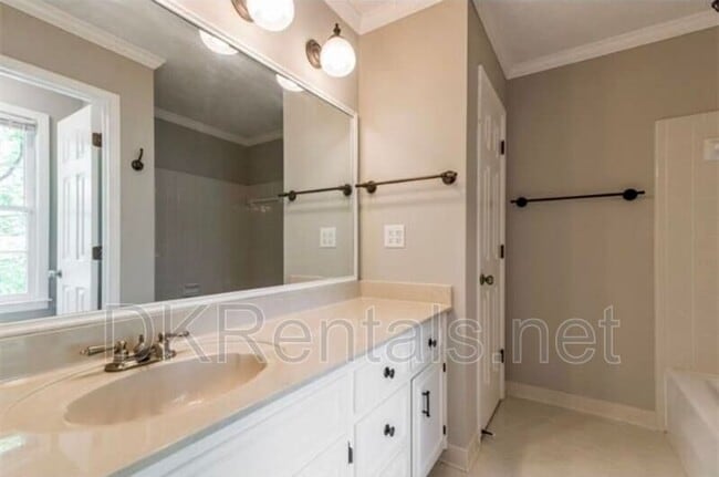 Building Photo - 637 Corbin Lake Ct