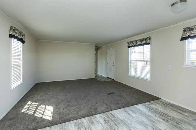 Building Photo - Reynolds Senior Village MHC