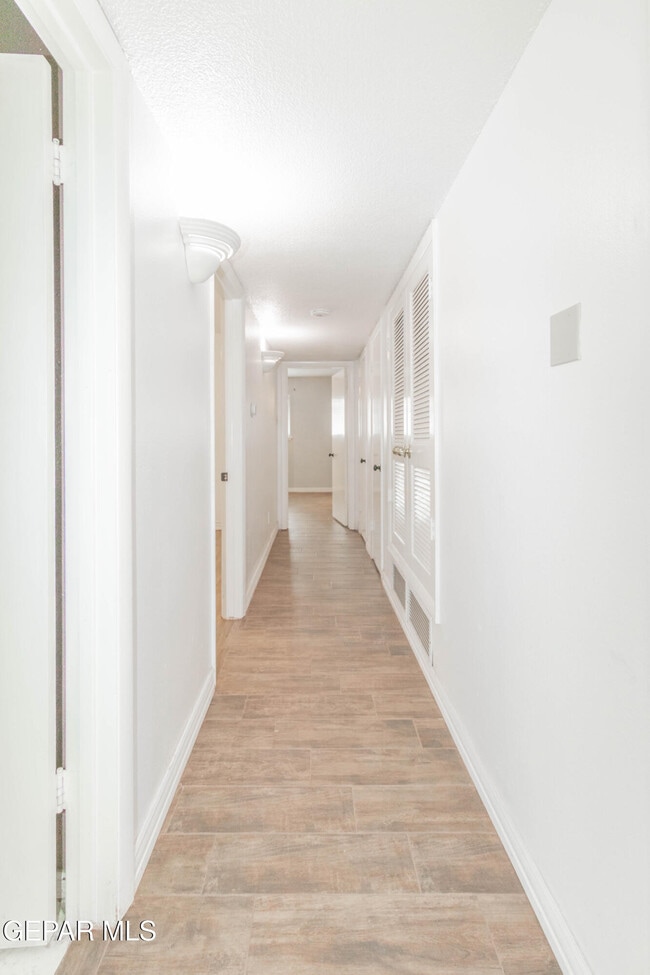 Building Photo - 8608 Catalpa Ln