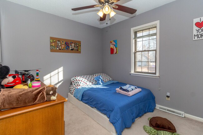 Building Photo - Large SW CoMo Duplex - 4 bed - 2.5 bath