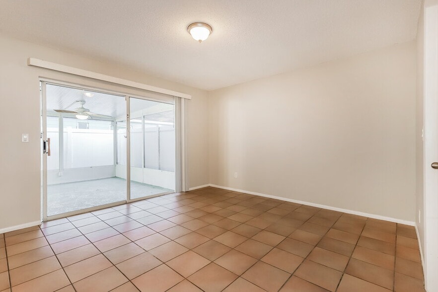 Building Photo - 1909 Chablis Ct