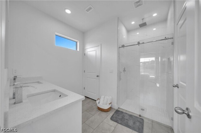 Building Photo - 6208 Forest Ct