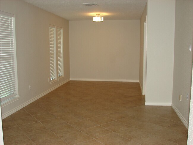 Building Photo - 7010 Buchanan Dr