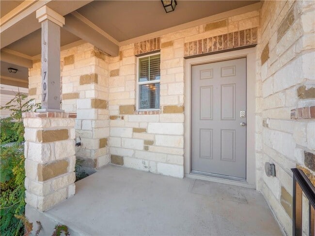 Building Photo - 707 Katmai Cir