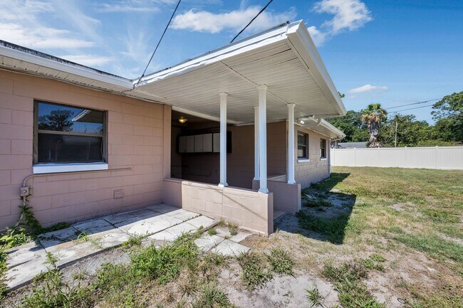 Building Photo - 8101 Alveron Ave
