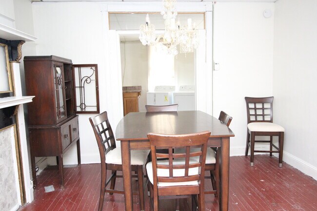 Building Photo - Spacious 5BD/1BA Remington Home w/ W/D! Available 8/14