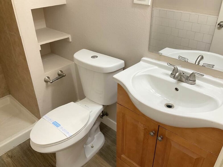 Building Photo - 15616 E Eldorado Dr