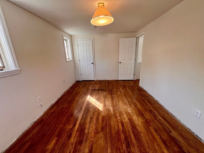Building Photo - Pittsburgh - 2 Bedroom 1.5 Bathroom - Home...