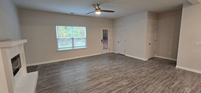 Building Photo - Terrific Canton Townhome!