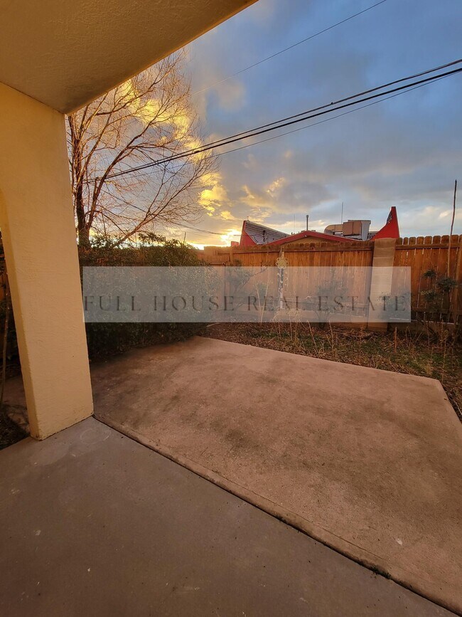 Building Photo - 1825 Mary Ellen St NE