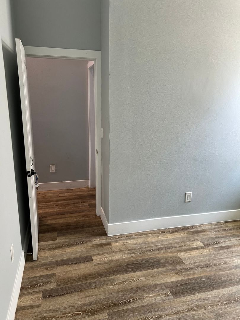 Building Photo - 608 E 29th St