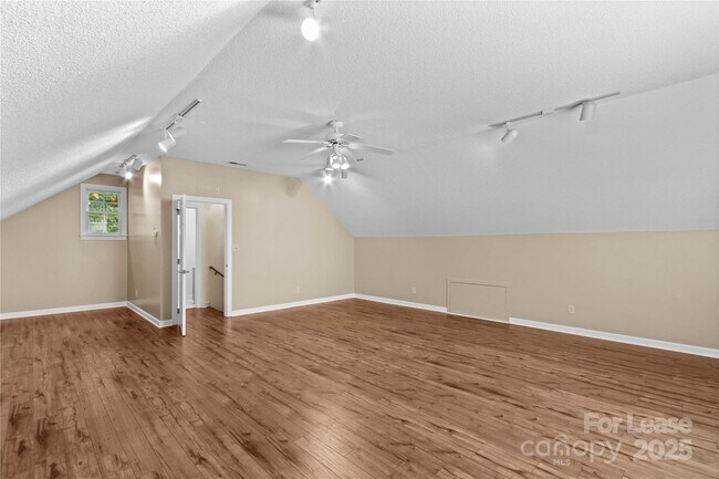 Building Photo - 4522 Long Cove Dr