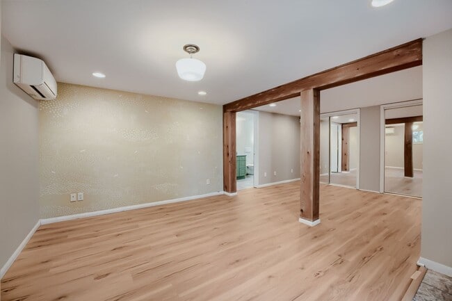 Building Photo - Charming 1bed/2bath Home with Lowel Level Bonus Room in West Seattle!