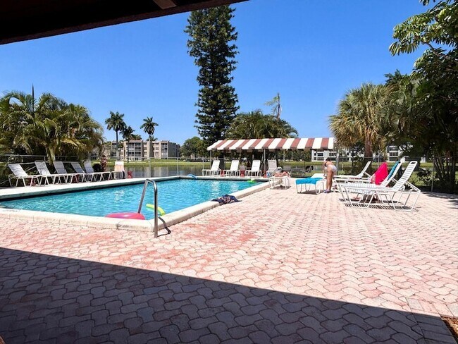 Building Photo - 9440 Poinciana Pl